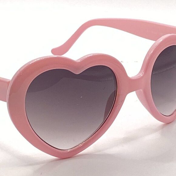 0953 Debbie Oversized Heart Shaped Sunglasses Pink Frames Grey Lenses UV… - Picture 7 of 9